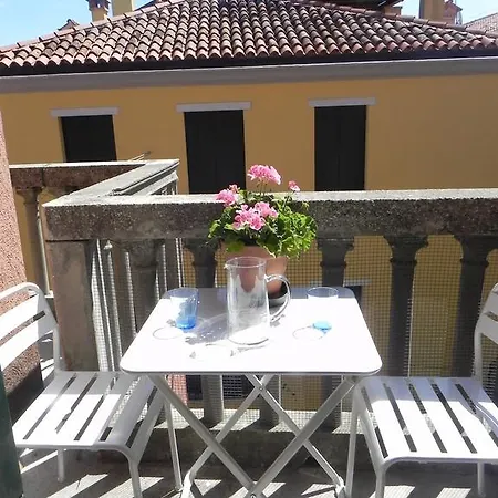 双年展252公寓 公寓